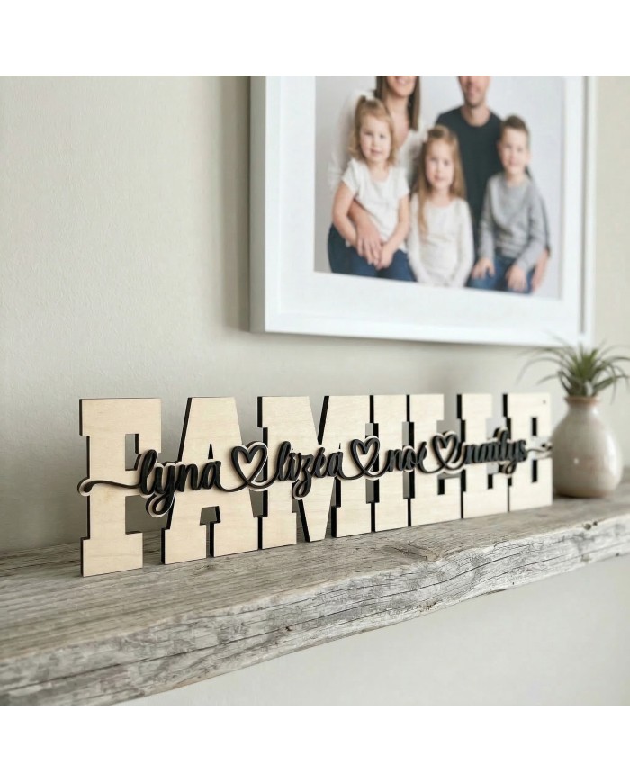 Mot Famille personnalisé en bois – Décoration murale unique avec prénoms