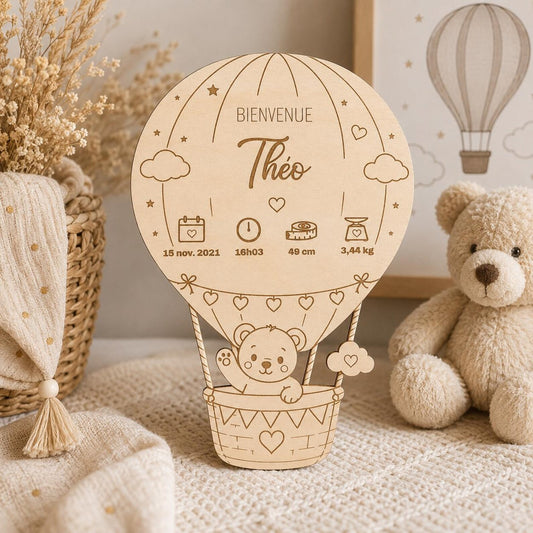 Plaque de naissance personnalisée en bois – Ourson montgolfière